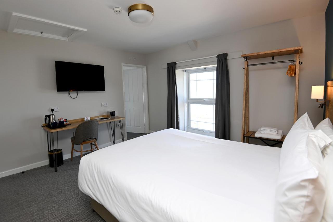 Ship Inn Aberporth Bagian luar foto
