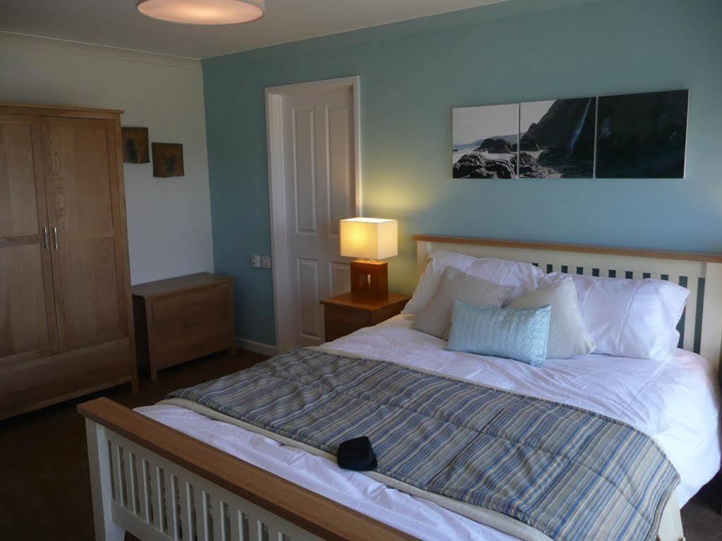 Ship Inn Aberporth Bagian luar foto